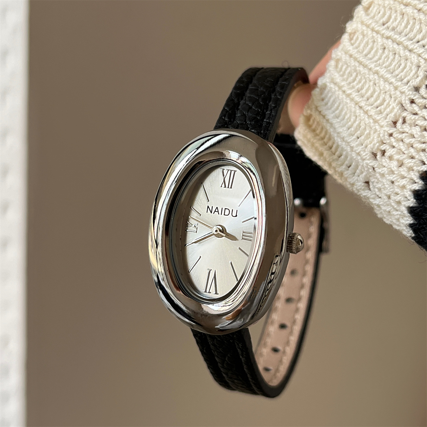 2025 New Oval Beautiful Ladies - Minimalist Thin Watch 评论和价格